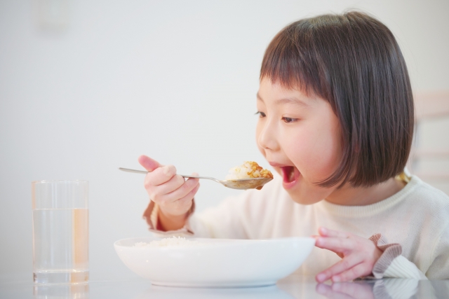 噛むことはお口の成長に関係しています
