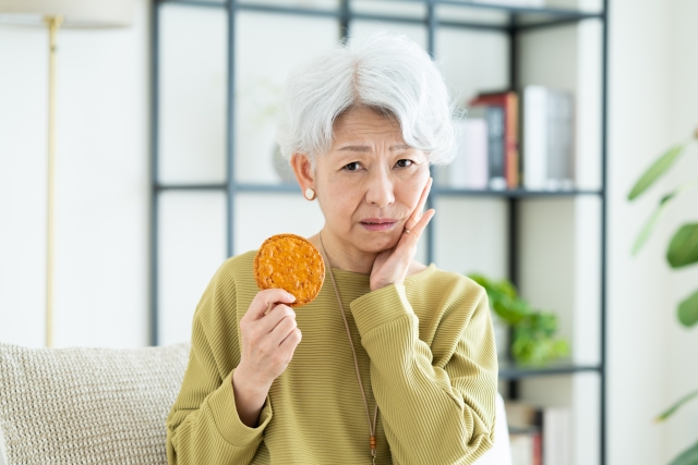 食べ物が歯に詰まりやすくなるのはなぜ？